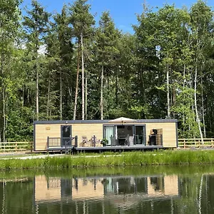 Pine Boutique With Hot Tub For Couples & Dog Holiday home York