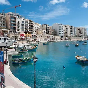 Comfy 2 Bedroom Flat In The Heart Of Apartment