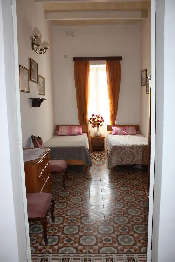 Vertical Climbing Malta Qrendi Homestay